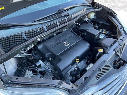 Used 2015 Toyota Sienna LE image 48