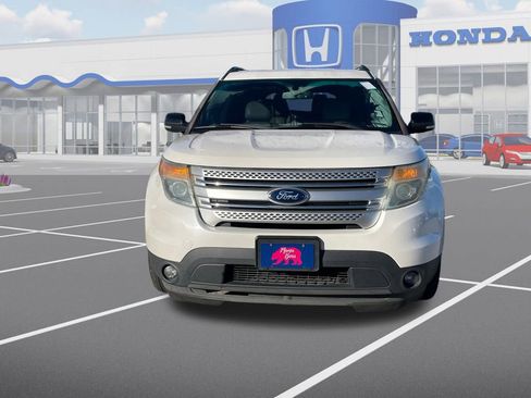 Used 2013 Ford Explorer XLT image 2