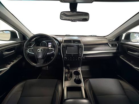 Used 2017 Toyota Camry SE w/ Moonroof Package FWD image 16