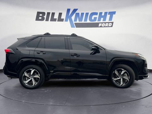 Used 2022 Toyota RAV4 SE image 6