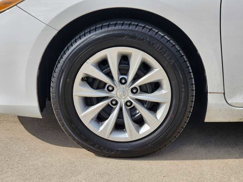 Used 2015 Toyota Camry LE image 9