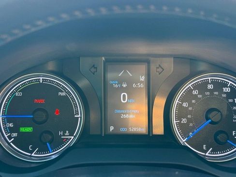 Used 2022 Toyota Venza LE image 21