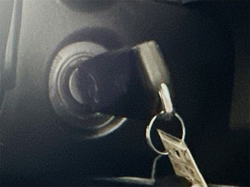 Used 2022 Toyota Camry SE image 27