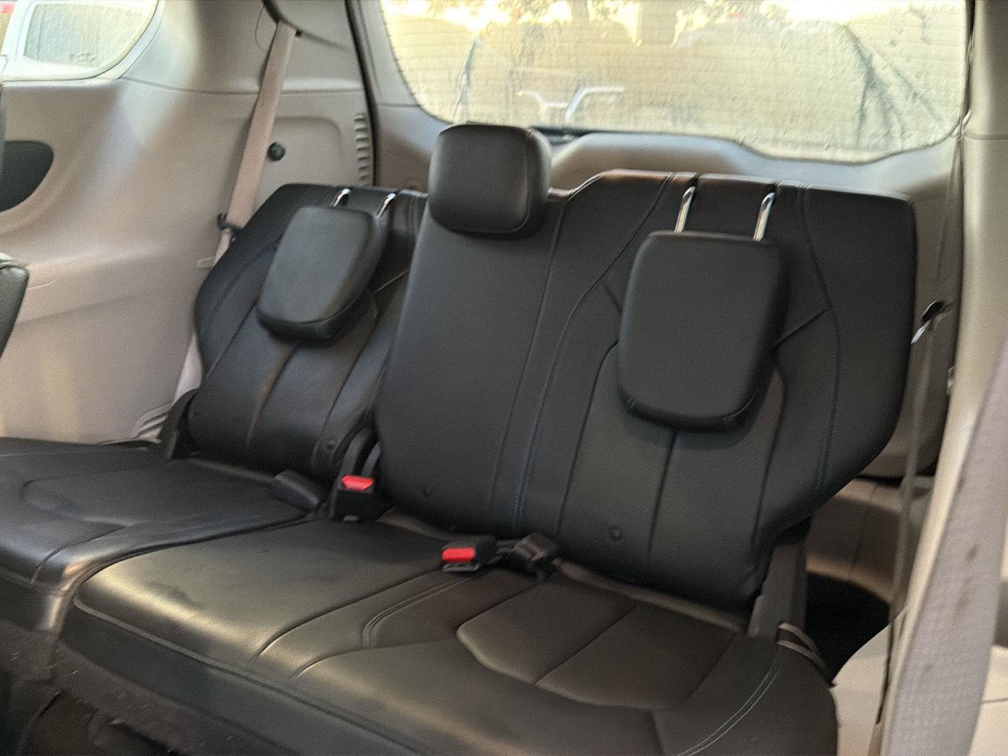 Used 2021 Chrysler Pacifica Touring-L FWD image 12