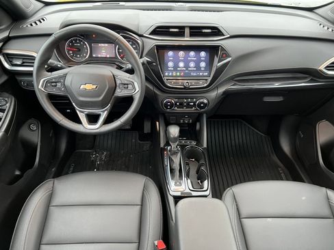 Used 2023 Chevrolet TrailBlazer ACTIV w/ Sun and Liftgate Package image 3