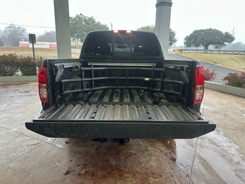 Used 2015 Nissan Frontier SV image 21