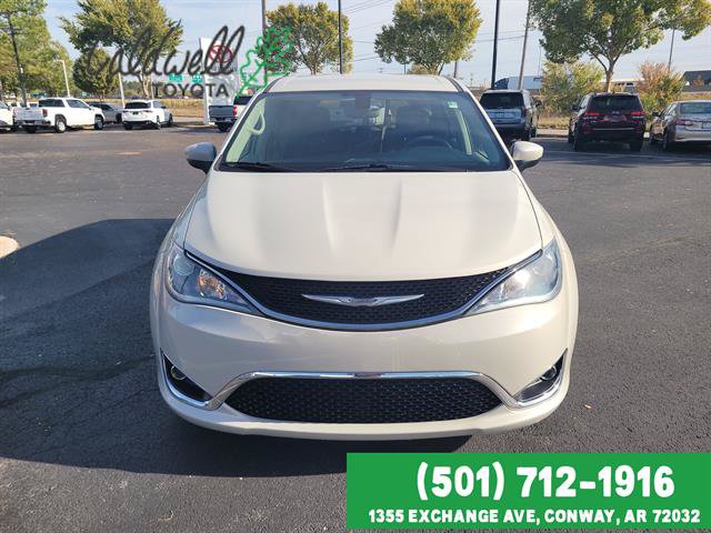 Used 2017 Chrysler Pacifica Touring Plus w/ Tire & Wheel Group FWD image 2