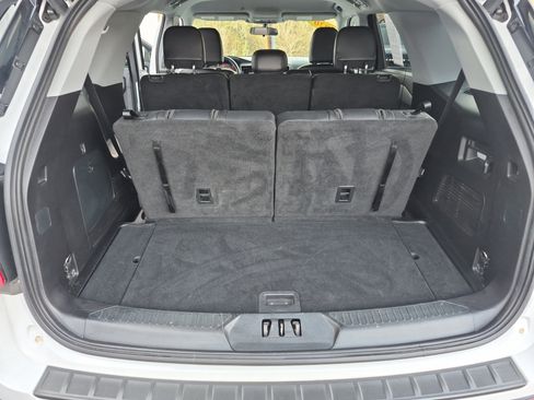 Used 2020 Ford Explorer XLT w/ Equipment Group 202A image 17