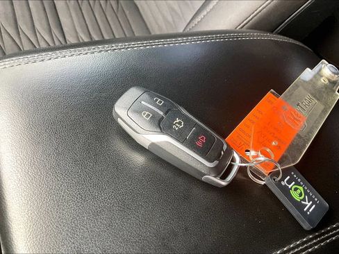 Used 2020 Ford Explorer XLT RWD image 10