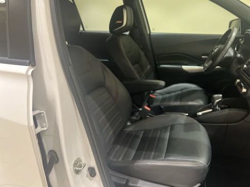 Used 2019 Nissan Kicks SR w/ SR Premium Package FWD image 23