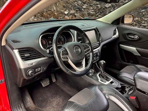 Used 2017 Jeep Cherokee Trailhawk w/ Comfort/Convenience Group image 13