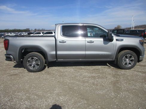 New 2026 GMC Sierra 1500 SLE w/ Max Trailering Package AWD/4WD image 3