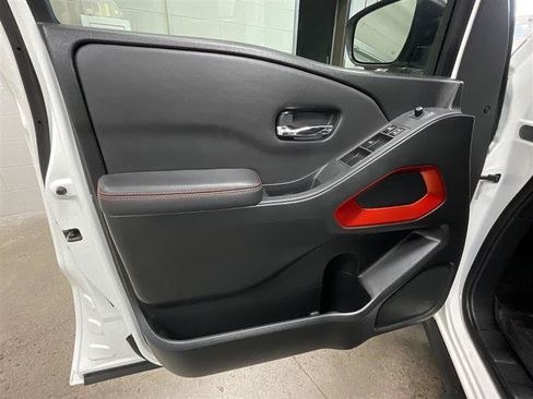Used 2022 Nissan Frontier Pro-X RWD image 10