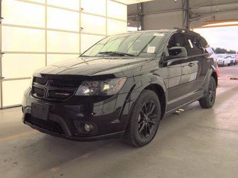 Used 2019 Dodge Journey SE w/ Connectivity Group FWD image 1