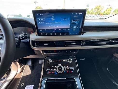 Used 2022 Lincoln Nautilus Reserve AWD/4WD image 19