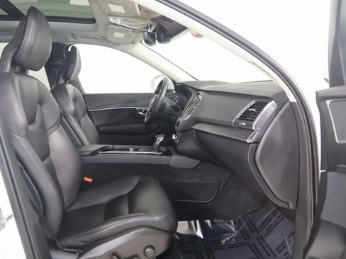 Used 2020 Volvo XC90 T6 Momentum w/ Protection Package Premier image 13
