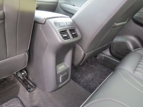 Used 2023 Buick Envision Avenir image 14