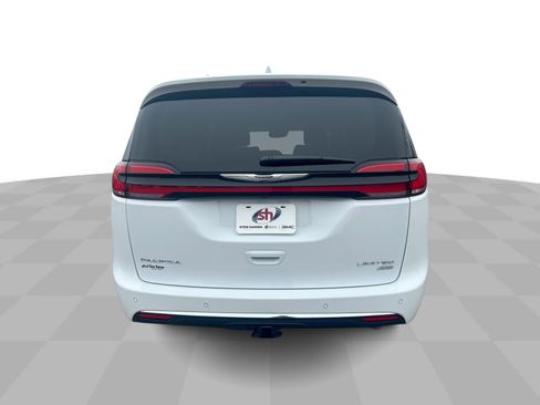 Used 2022 Chrysler Pacifica Limited image 8