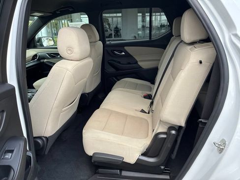 Used 2022 Chevrolet Traverse LS FWD image 15