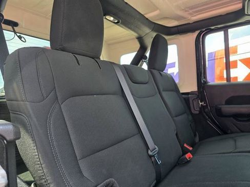 Used 2020 Jeep Wrangler Unlimited Sahara w/ Dual Top Group AWD/4WD image 25
