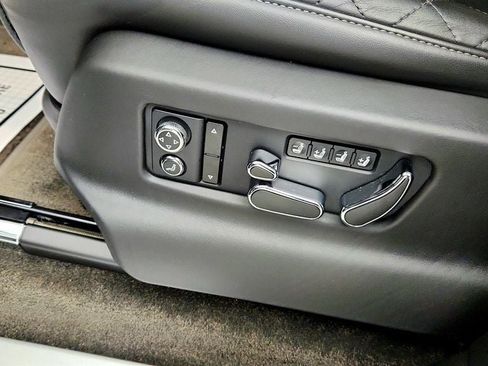 Used 2018 Bentley Bentayga AWD/4WD image 15