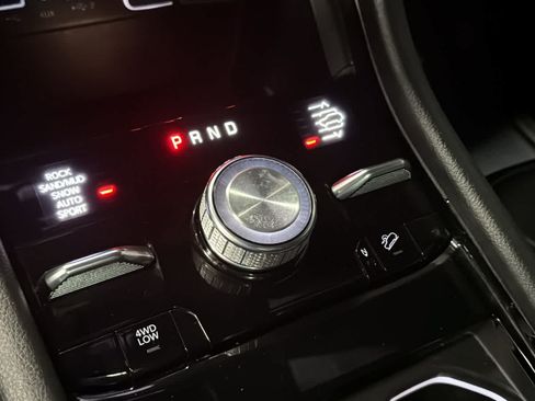 Used 2023 Jeep Grand Cherokee Overland AWD/4WD image 17