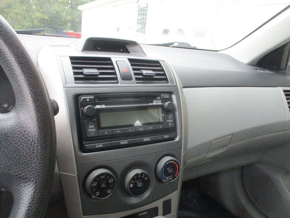 Used 2012 Toyota Corolla LE FWD image 37