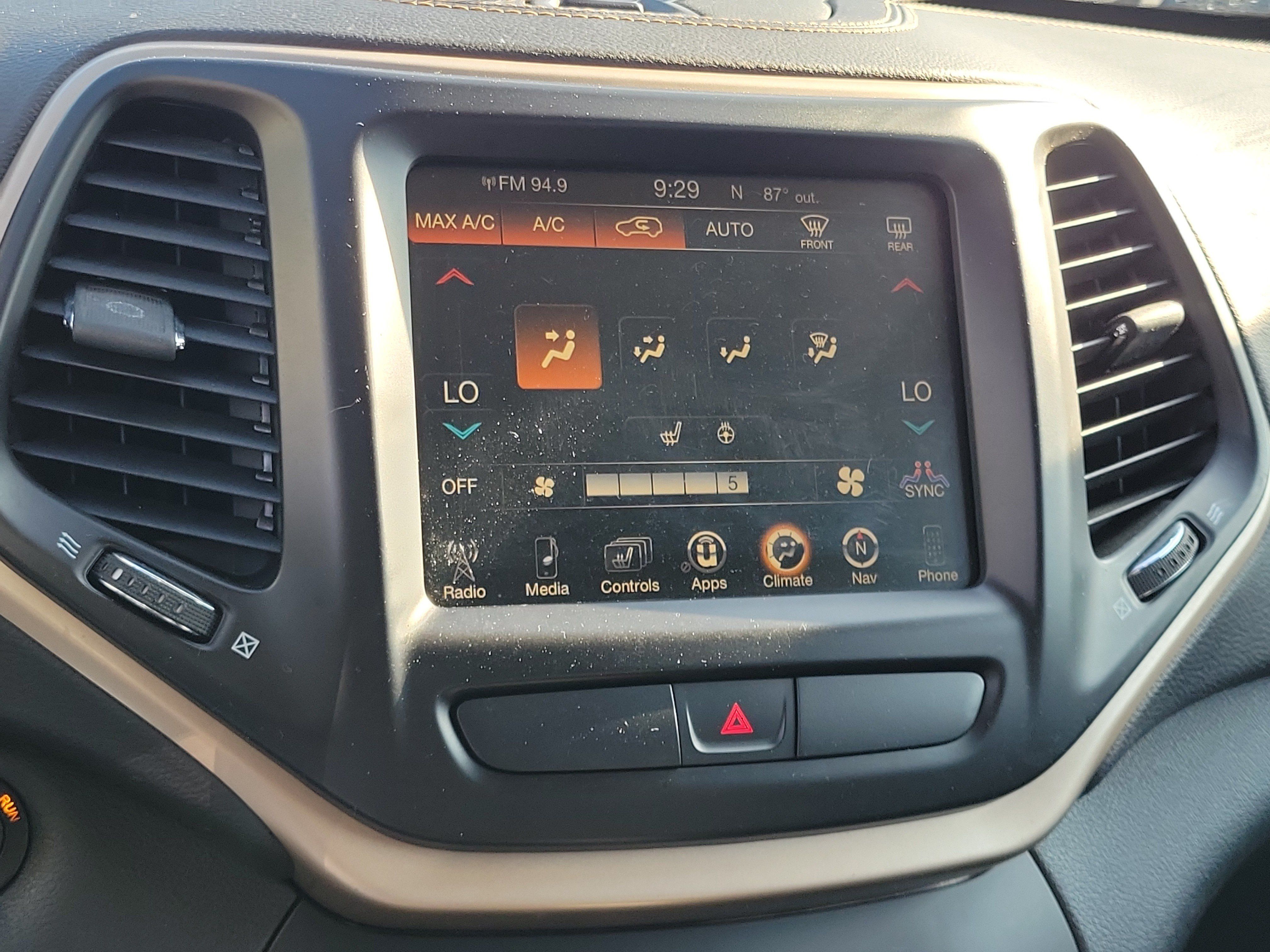 Used 2017 Jeep Cherokee Limited AWD/4WD image 26