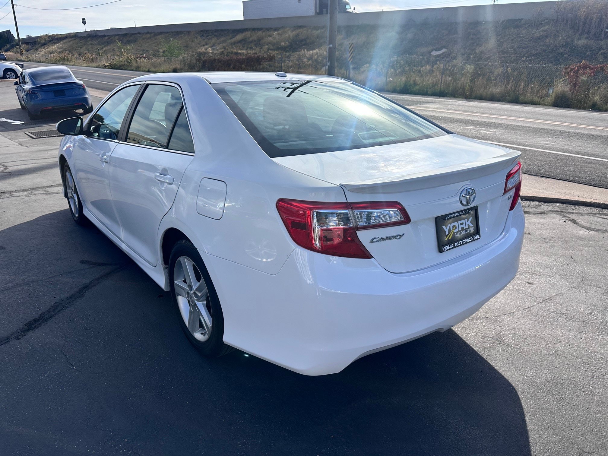 Used 2014 Toyota Camry SE FWD image 4