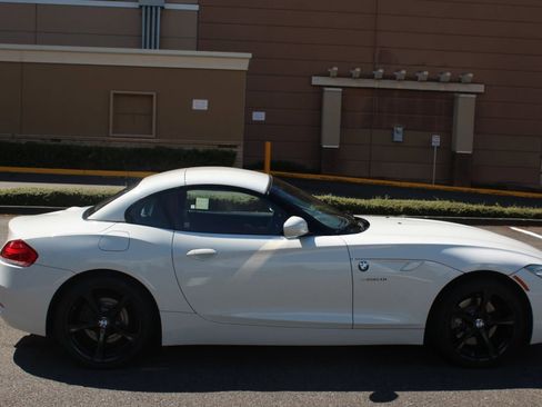 Used 2011 BMW Z4 sDrive30i image 11