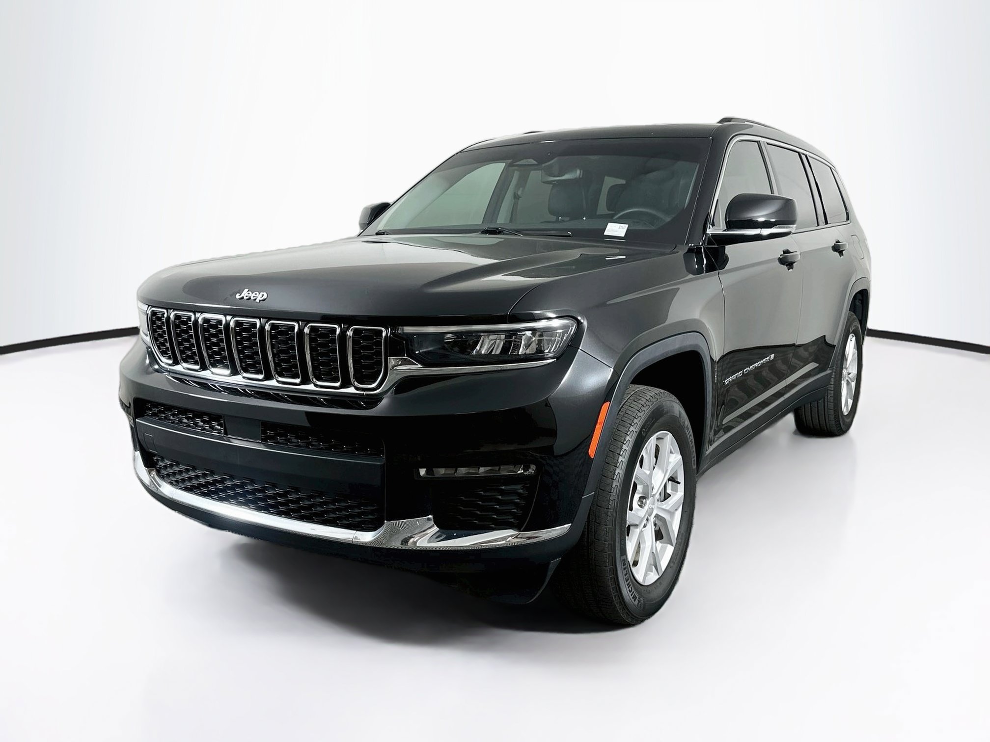 Used 2023 Jeep Grand Cherokee L Limited w/ Trailer Tow Group (B) AWD/4WD image 3
