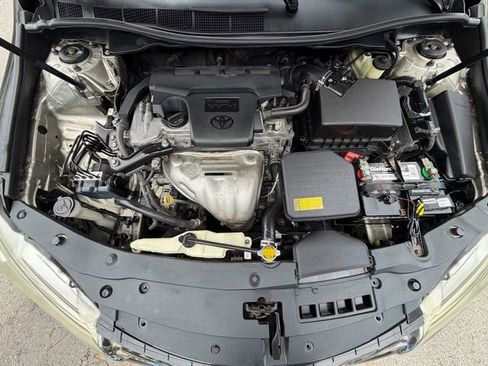 Used 2015 Toyota Camry SE w/ Moonroof Package FWD image 16