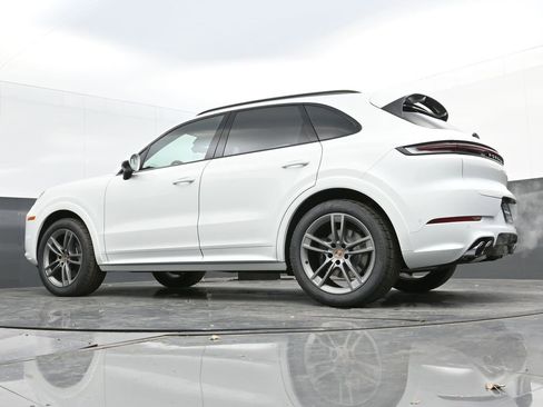 New 2025 Porsche Cayenne image 33