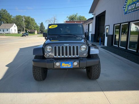 Used 2017 Jeep Wrangler Unlimited Sahara AWD/4WD image 2