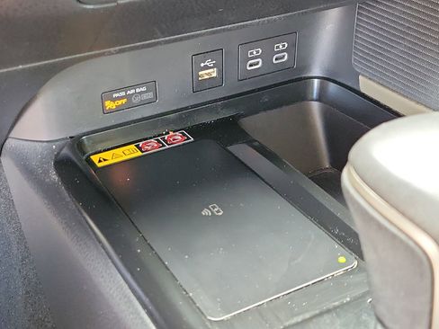 Used 2025 Toyota Camry SE image 29