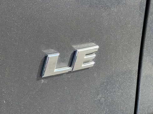 Used 2021 Toyota RAV4 LE image 8