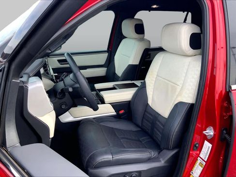 Used 2023 Toyota Sequoia Capstone AWD/4WD image 8