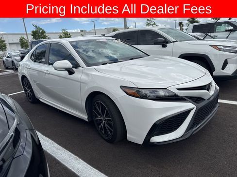 Used 2023 Toyota Camry SE FWD image 3