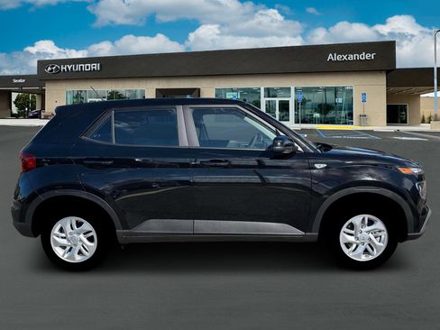 New 2026 Hyundai Venue SE image 9