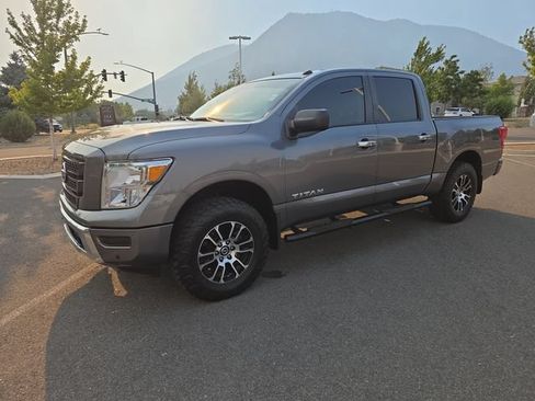 Used 2021 Nissan Titan SV w/ SV Convenience Package AWD/4WD image 7
