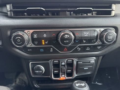 Used 2024 Jeep Wrangler Unlimited w/ Convenience Group image 22