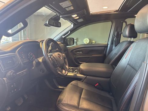 Used 2021 Nissan Titan PRO-4X w/ Pro-4x Convenience Package image 16
