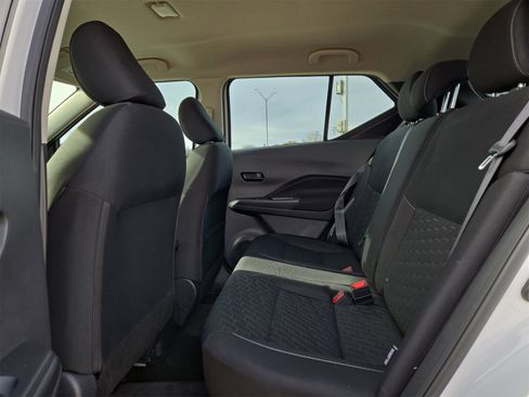 Used 2021 Nissan Kicks S image 13