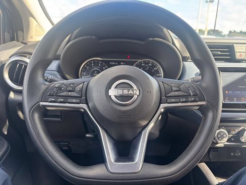 Used 2025 Nissan Versa SV FWD image 25