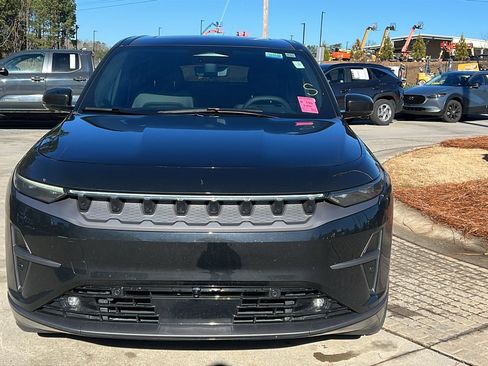 Used 2024 Jeep Wagoneer Launch Edition image 3