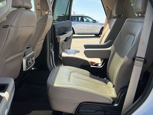 Used 2024 Ford Expedition Limited RWD image 19