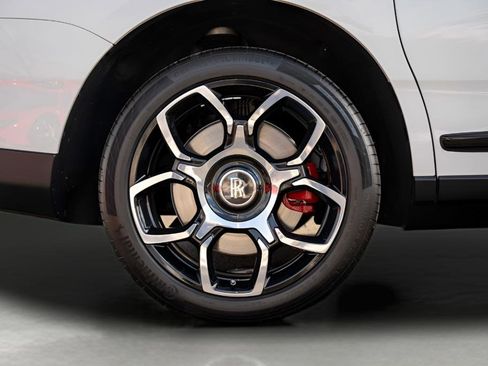 Used 2022 Rolls-Royce Cullinan Black Badge AWD/4WD image 12