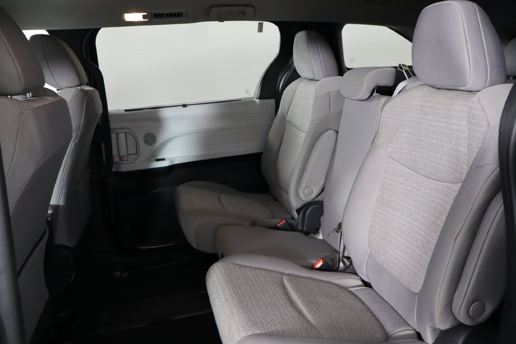 Used 2025 Toyota Sienna LE FWD image 11