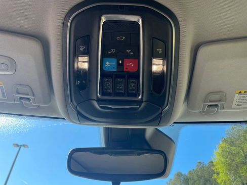 Used 2022 Jeep Grand Cherokee L Limited w/ Black Appearance Package image 16