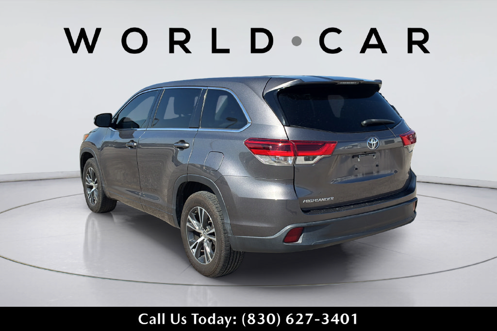Used 2017 Toyota Highlander LE FWD image 5